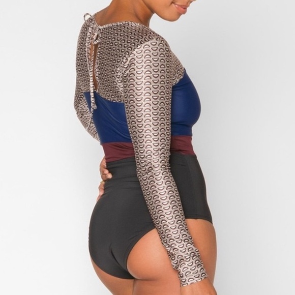 Seea Hermosa One Piece Long Sleeve Surf Suit Swimsuit Shells Small - Picture 2 of 8